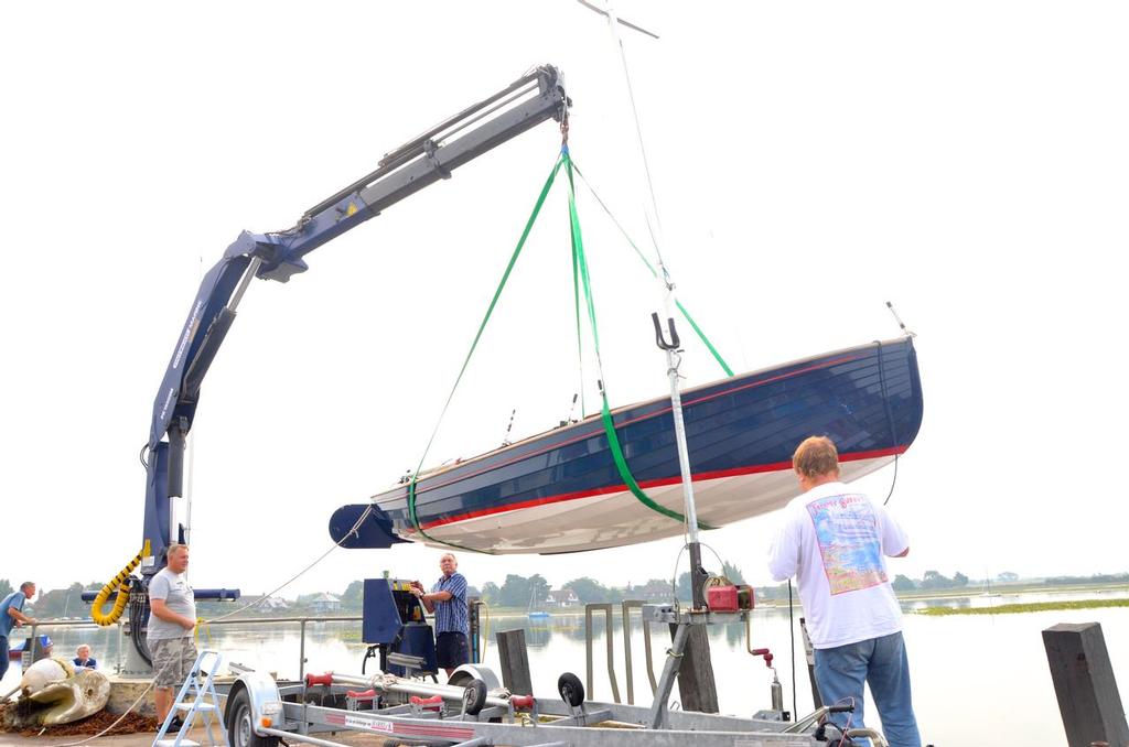 Shore crew of Brightlingsea OD ‘Grethe’ craning her in. &copy; David Edmund-Jones